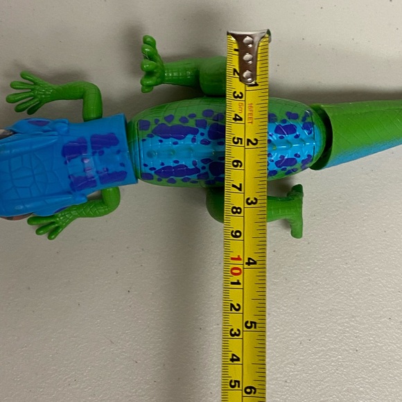 Robo Alive Lurking Lizard series - Blue and Green - Picture 3 of 14